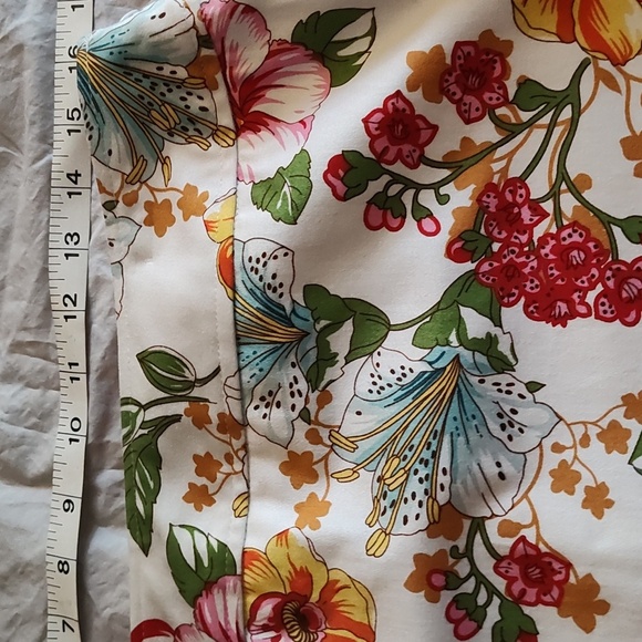 Rafaella Mini Skirt White, Red & Green Floral Print Tropical Sateen Size 12 NWT - Picture 10 of 12